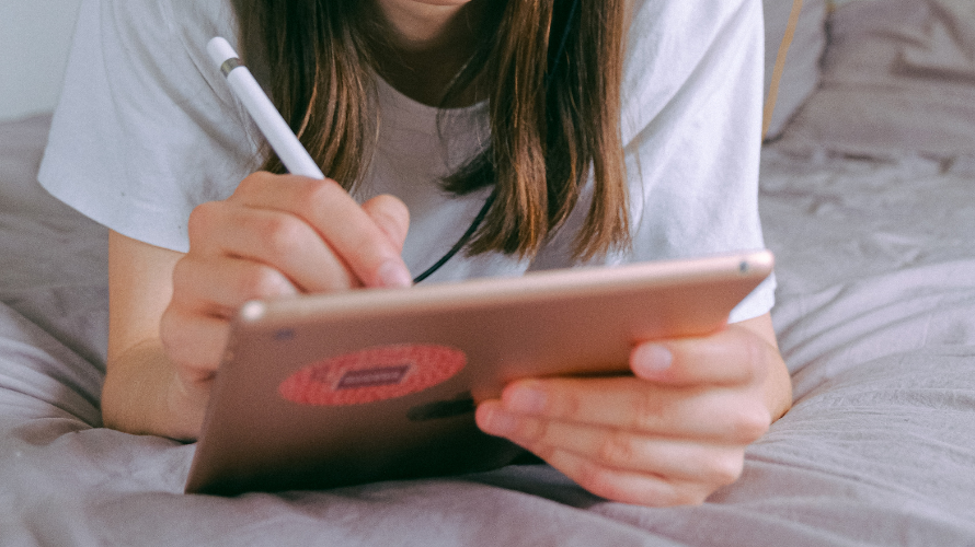 Reading iPad with a pen